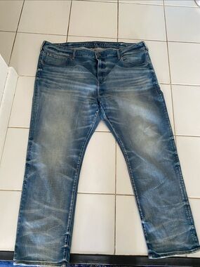 American Eagle Outfitters Men’s Faded Blue Relaxed Jeans